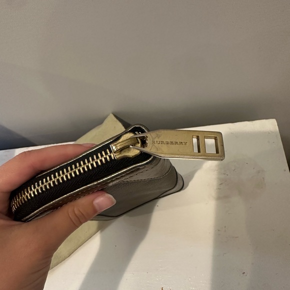 Burberry Plaid Wallet in original protective pouch - Picture 4 of 8